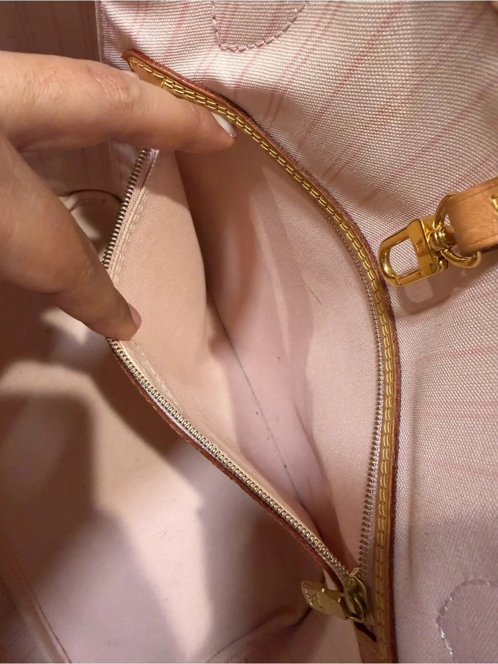 Louis Vuitton Damier Azur Canvas Neverfull MM Tote in Beige with Pink Interior - Picture 10 of 17